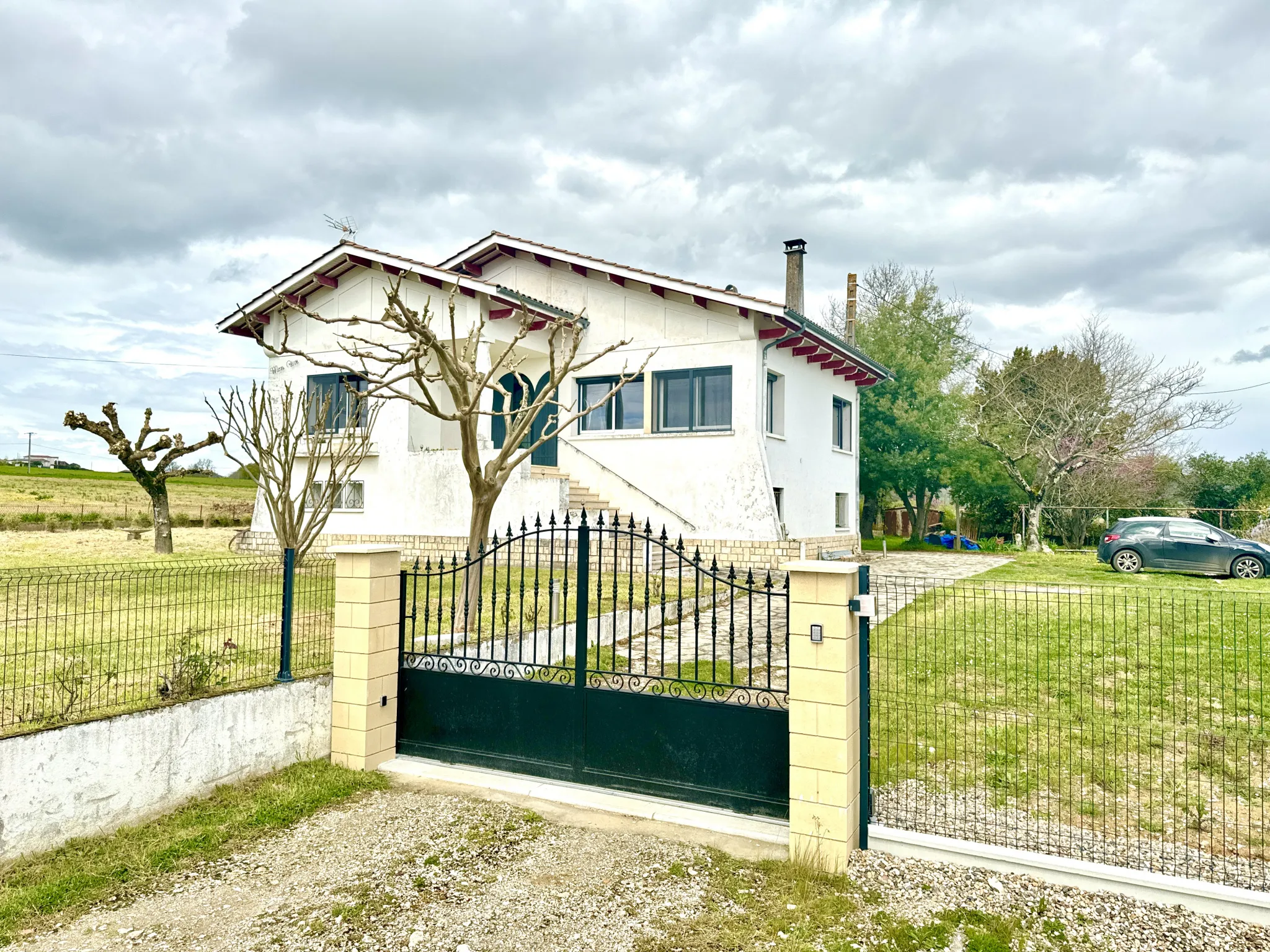 Maison en pierre avec 4 chambres à St Sylvestre sur Lot 