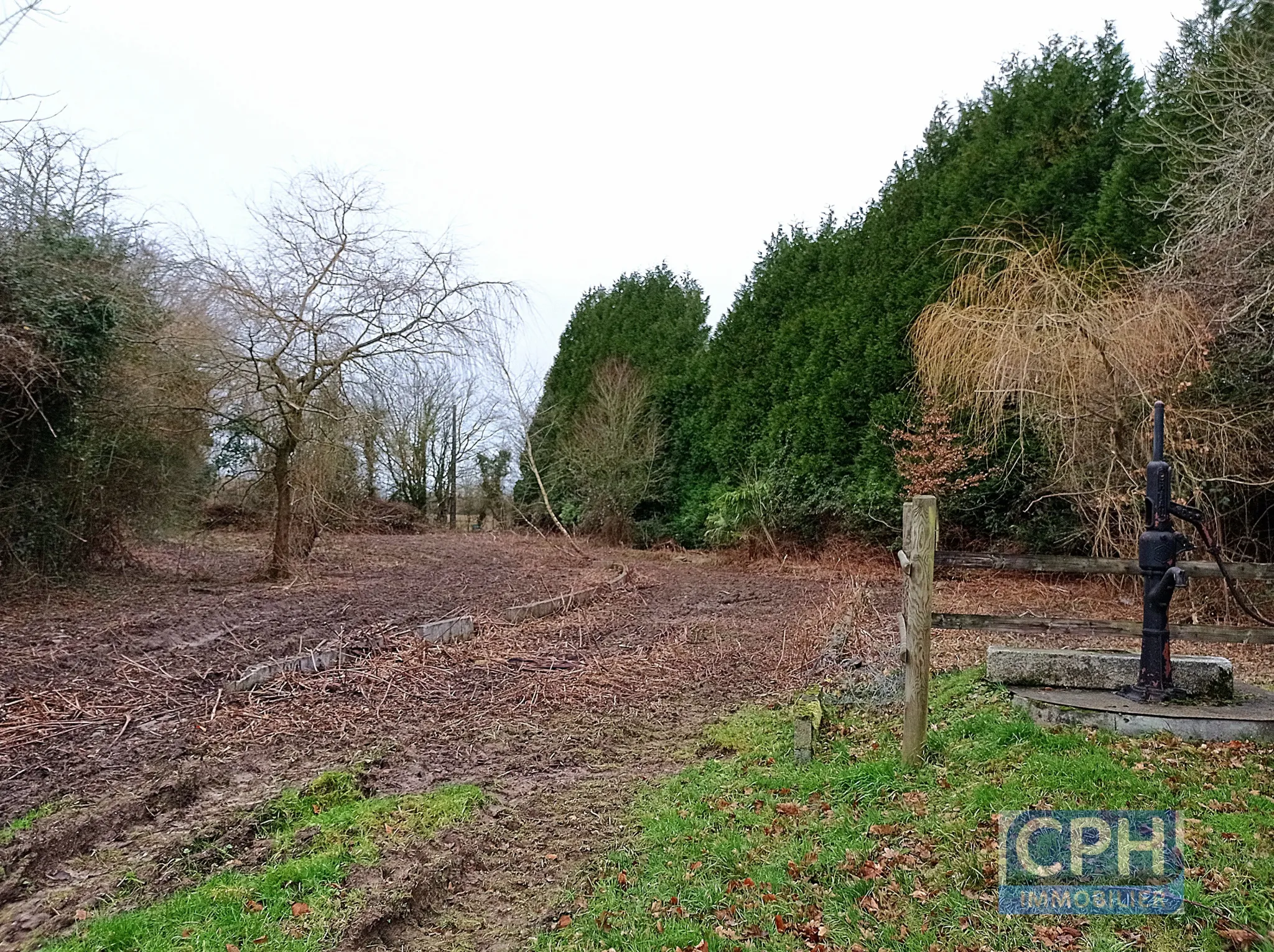 Terrain constructible de 1845m2 à Meulles, Calvados 