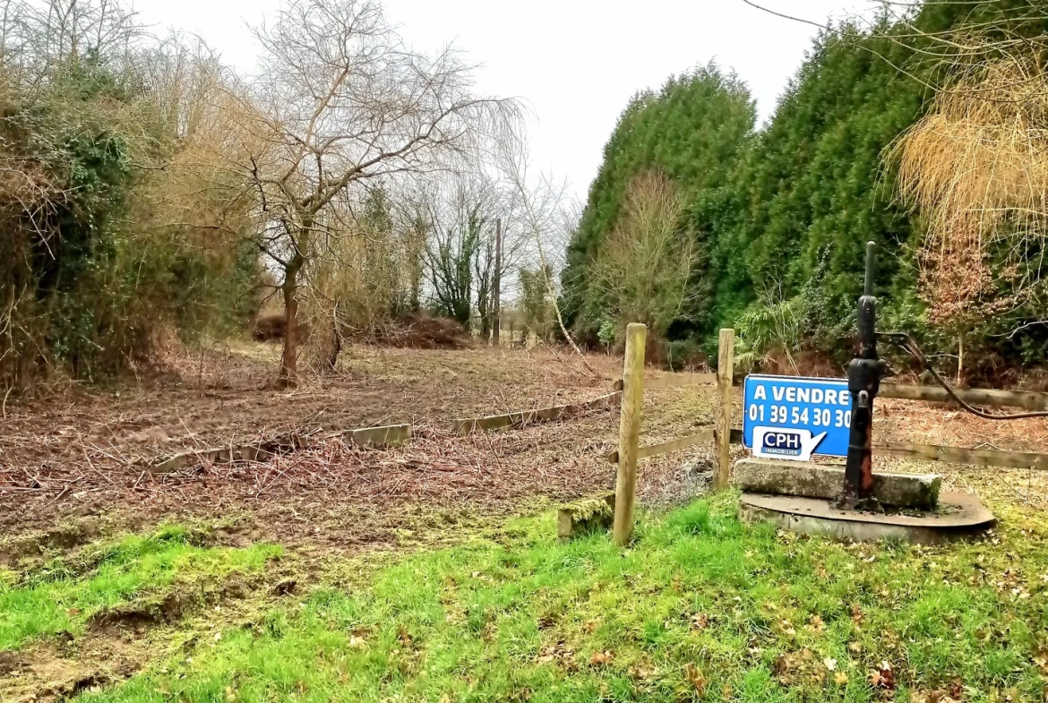 Terrain constructible de 1845m2 à Meulles, Calvados 