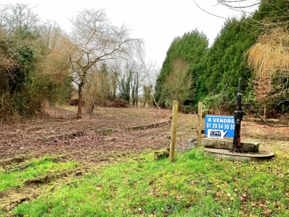 Terrain constructible de 1845m2 à Meulles, Calvados