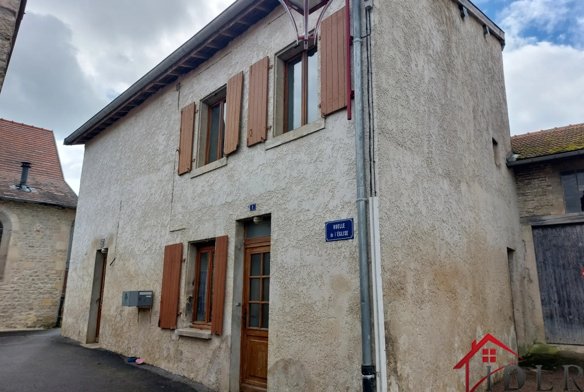 Immeuble avec 2 appartements à Montreuil sur Blaise 