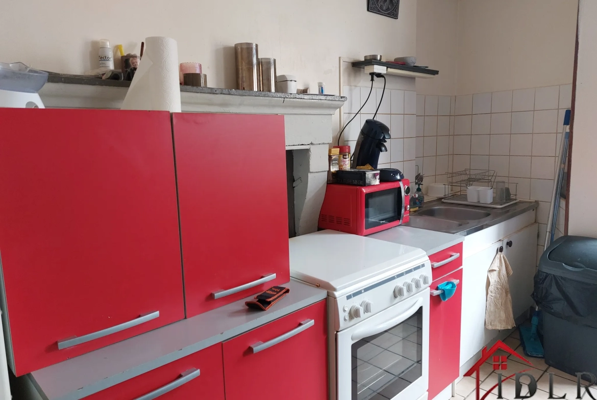 Immeuble avec 2 appartements à Montreuil sur Blaise 