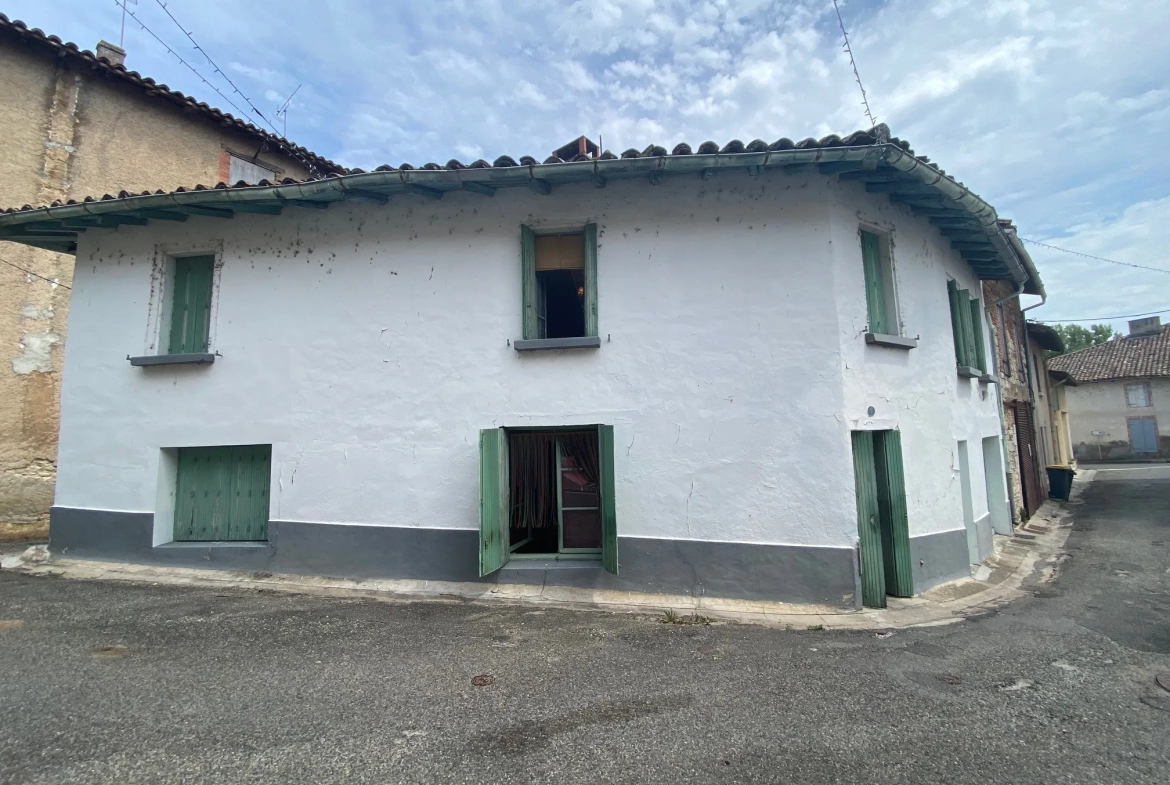 Maison de village à restaurer avec garage et terrasse - Negrepelisse (82800) 