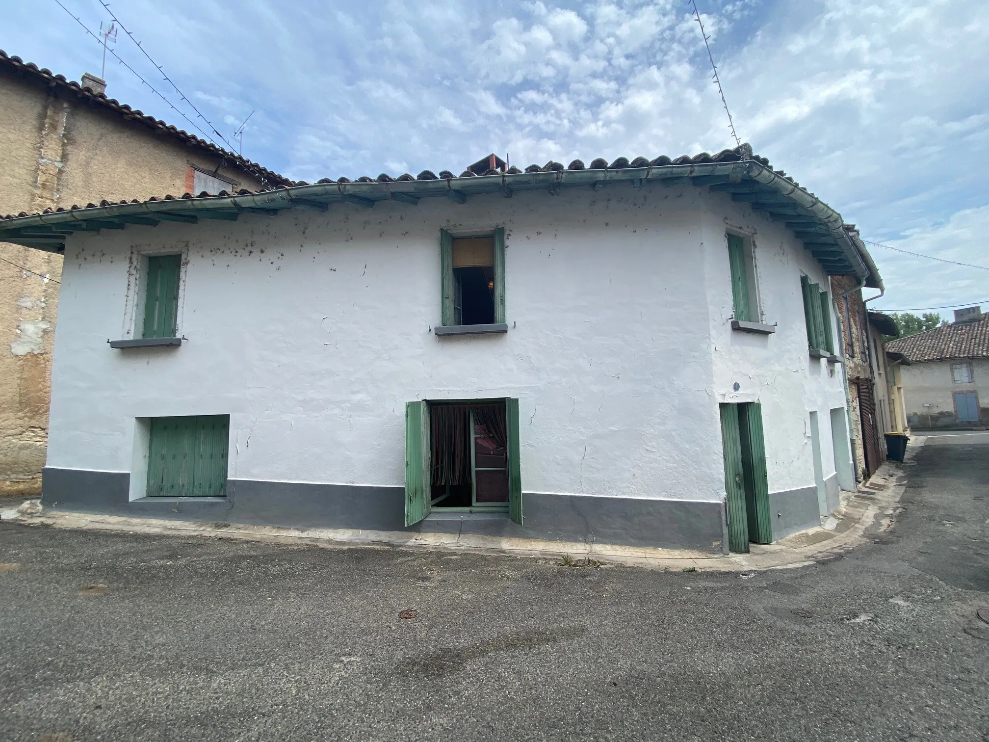 Maison de village à restaurer avec garage et terrasse - Negrepelisse (82800) 