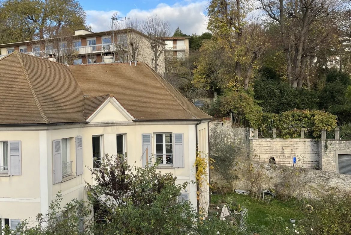 Duplex lumineux proche gare RER de Saint Germain en Laye 