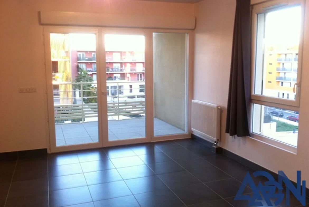 Apartment T2 of 45.1m2 with Terrace and Parking in Juvignac 