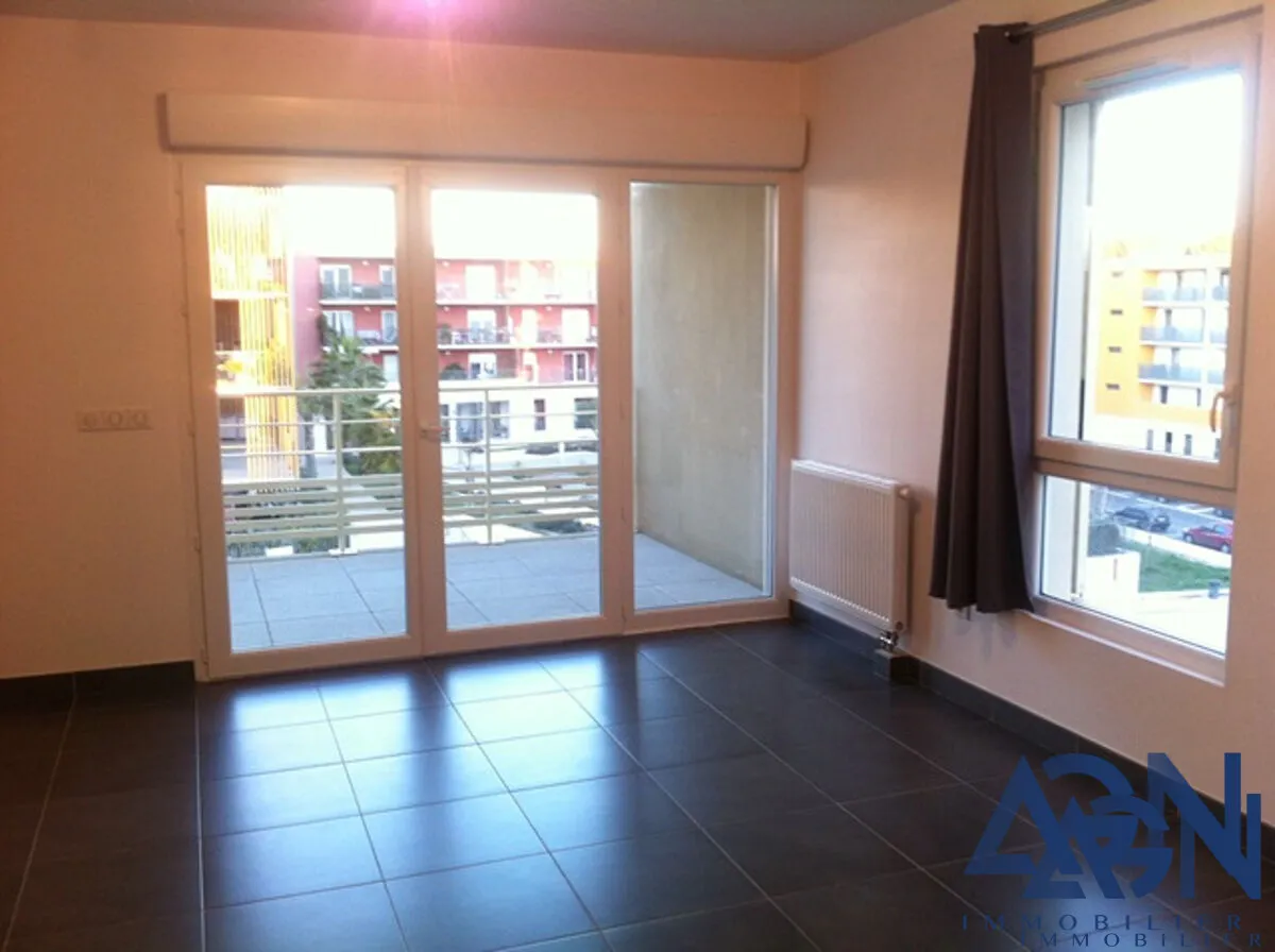 Apartment T2 of 45.1m2 with Terrace and Parking in Juvignac 