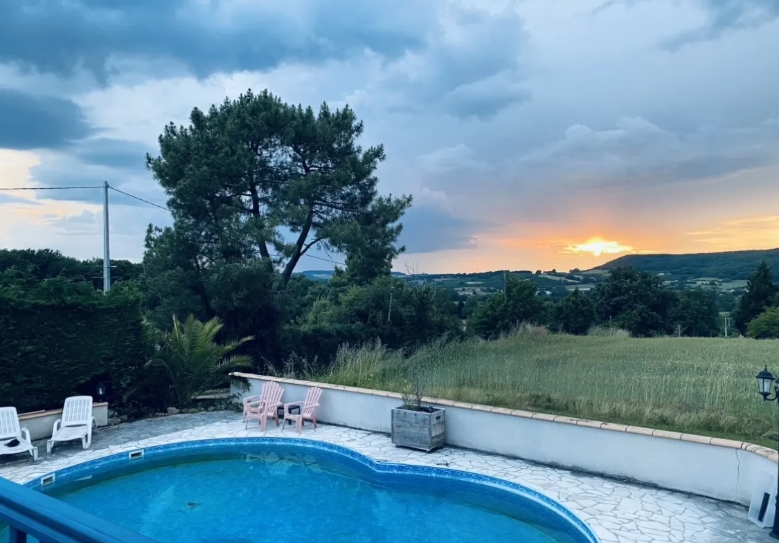 Maison à Trémons avec 5 chambres, gîte indépendant et piscine 