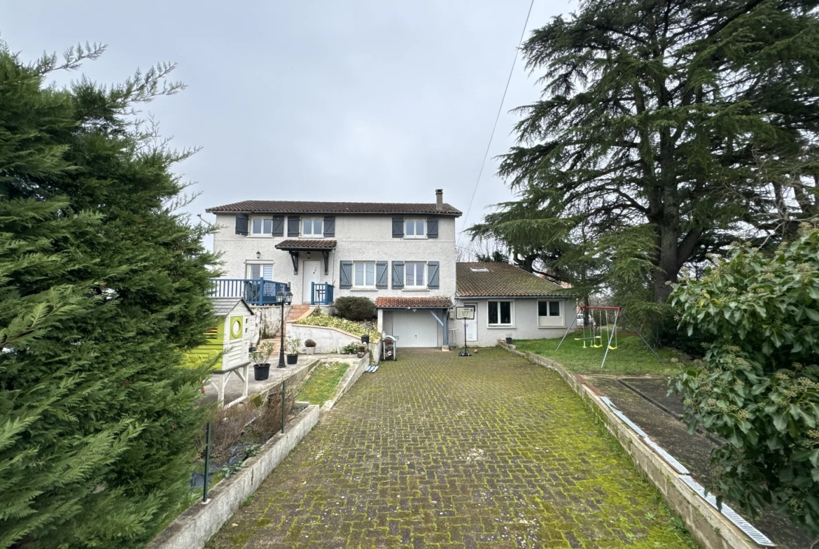 Maison à Trémons avec 5 chambres, gîte indépendant et piscine 