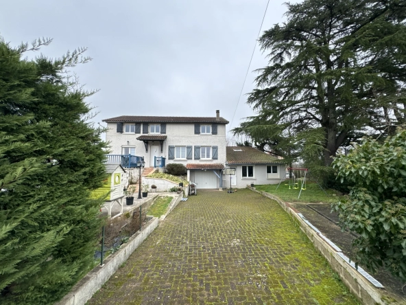 Maison à Trémons avec 5 chambres, gîte indépendant et piscine