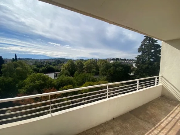 Appartement Type 4 Spacieux avec Terrasse et Cave