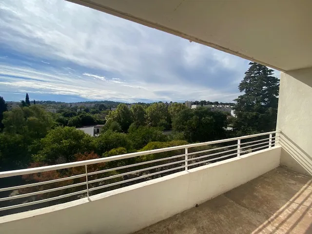 Appartement Type 4 Spacieux avec Terrasse et Cave 