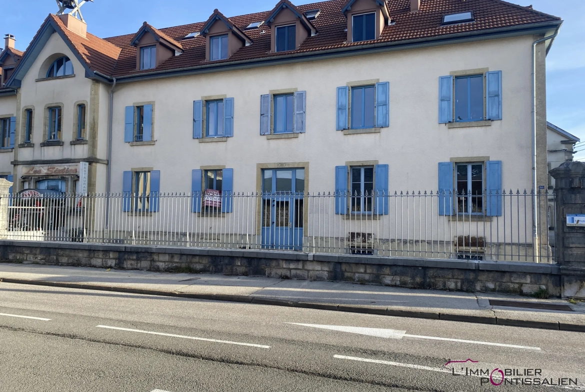 Pontarlier Renovated 3-Room Apartment with Cellar 