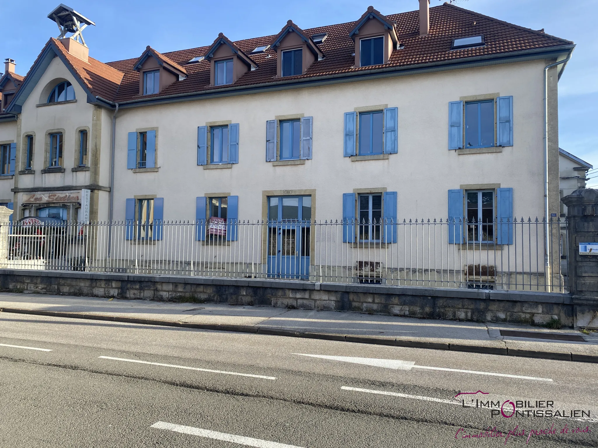 Pontarlier Renovated 3-Room Apartment with Cellar 