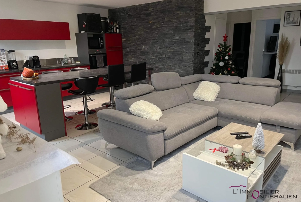 Pontarlier Renovated 3-Room Apartment with Cellar 