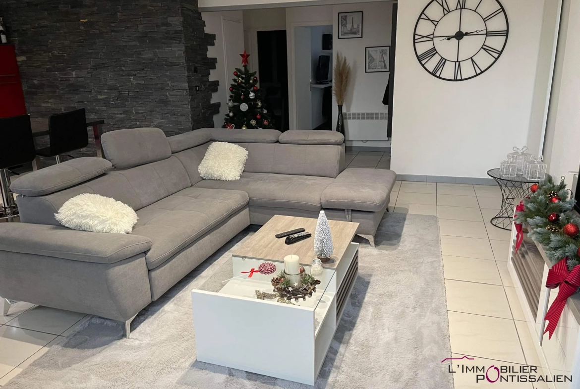 Pontarlier Renovated 3-Room Apartment with Cellar 