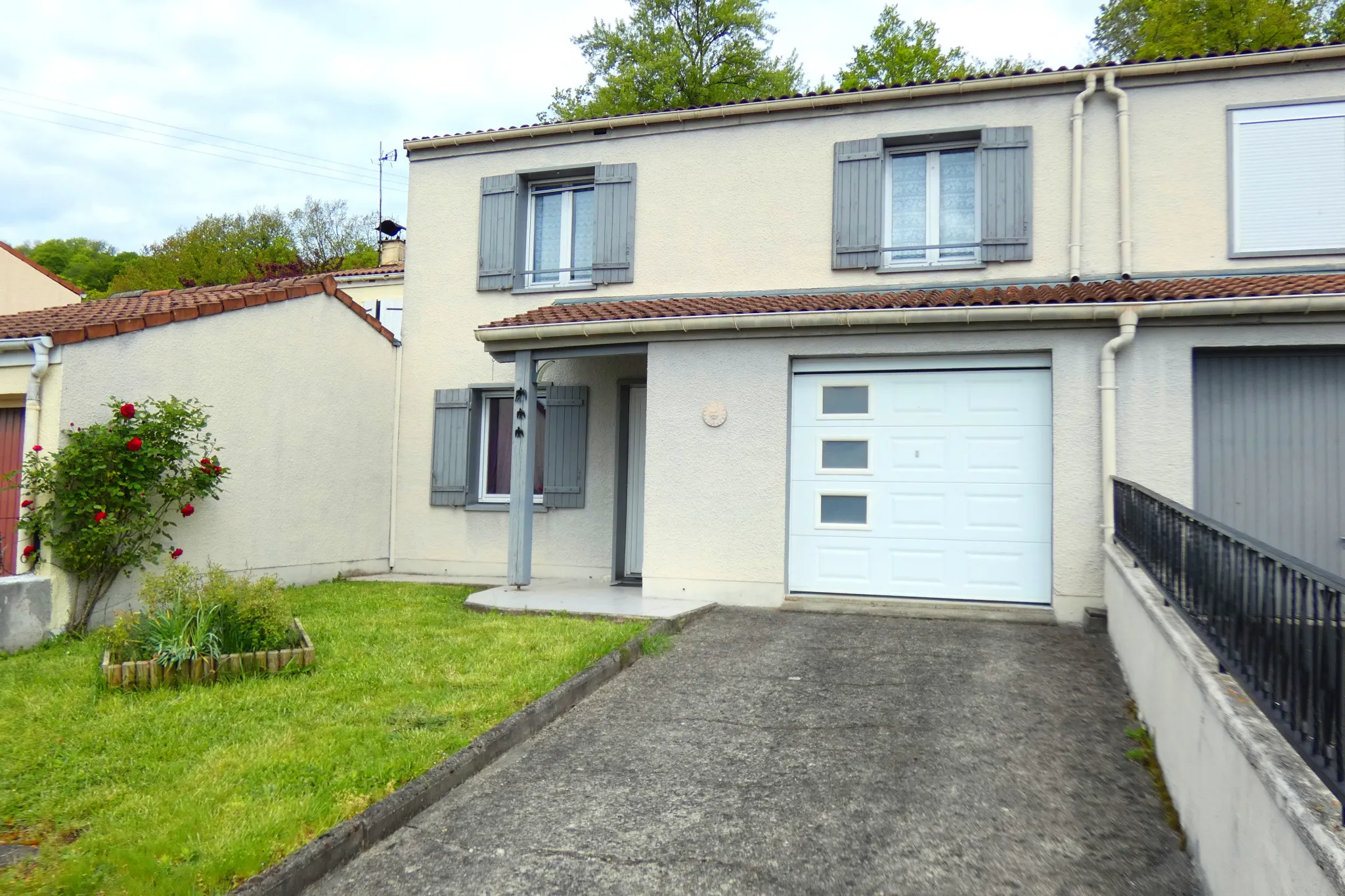 Maison à ARPÀJON SUR CERE avec 3 chambres et jardin 