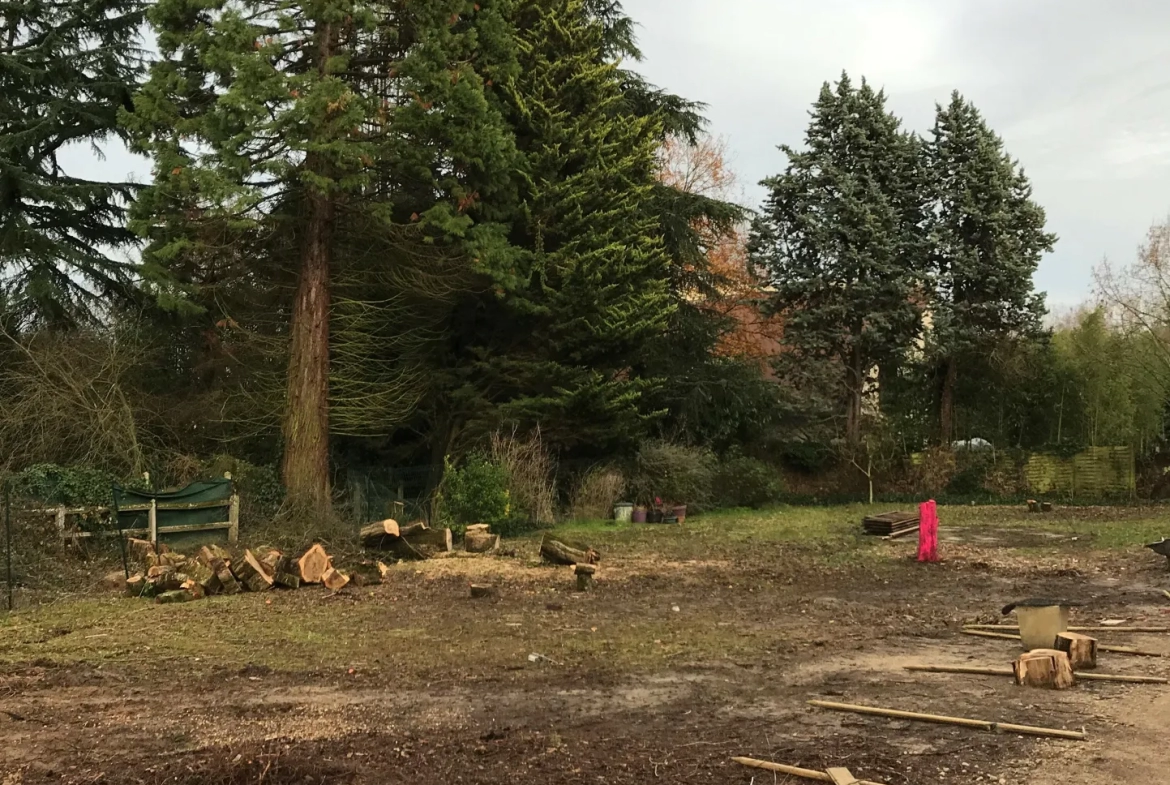 Terrain de 701m2 à Maurepas - Emplacement calme et préservé 