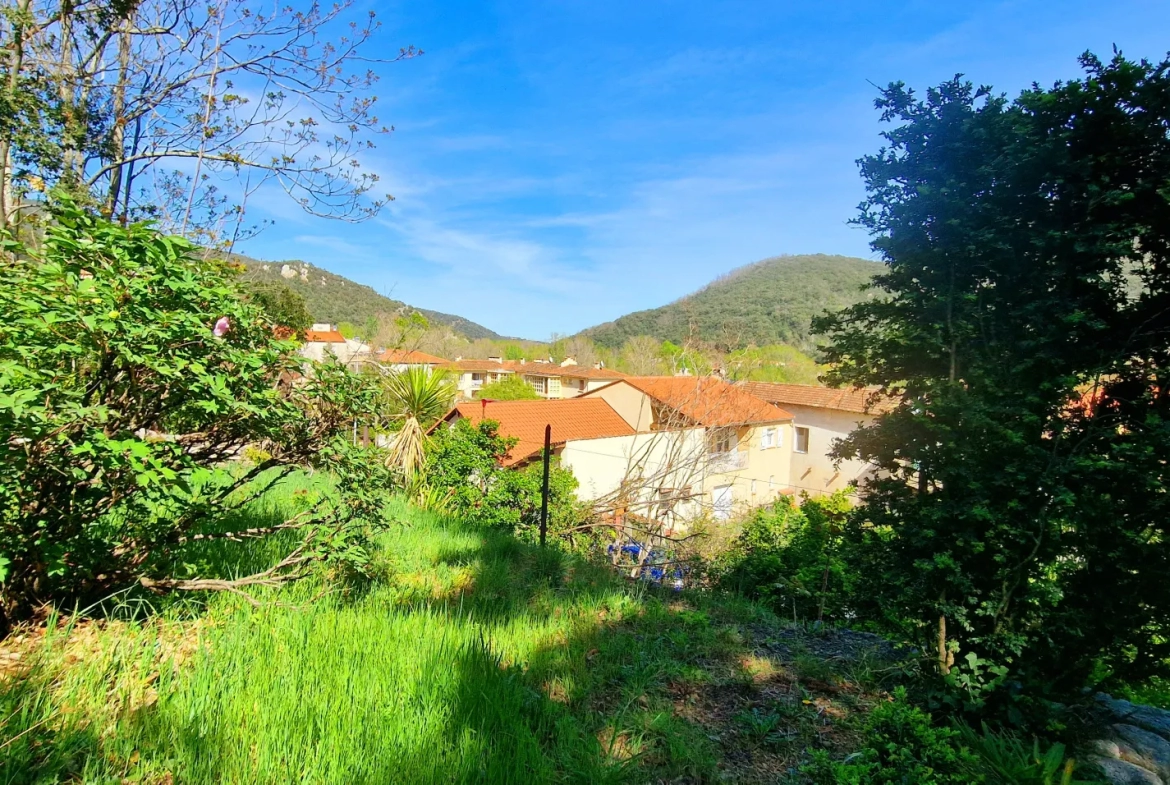 Ensemble Maison T4 avec Jardin et Immeuble de 6 Studios à Rénover 