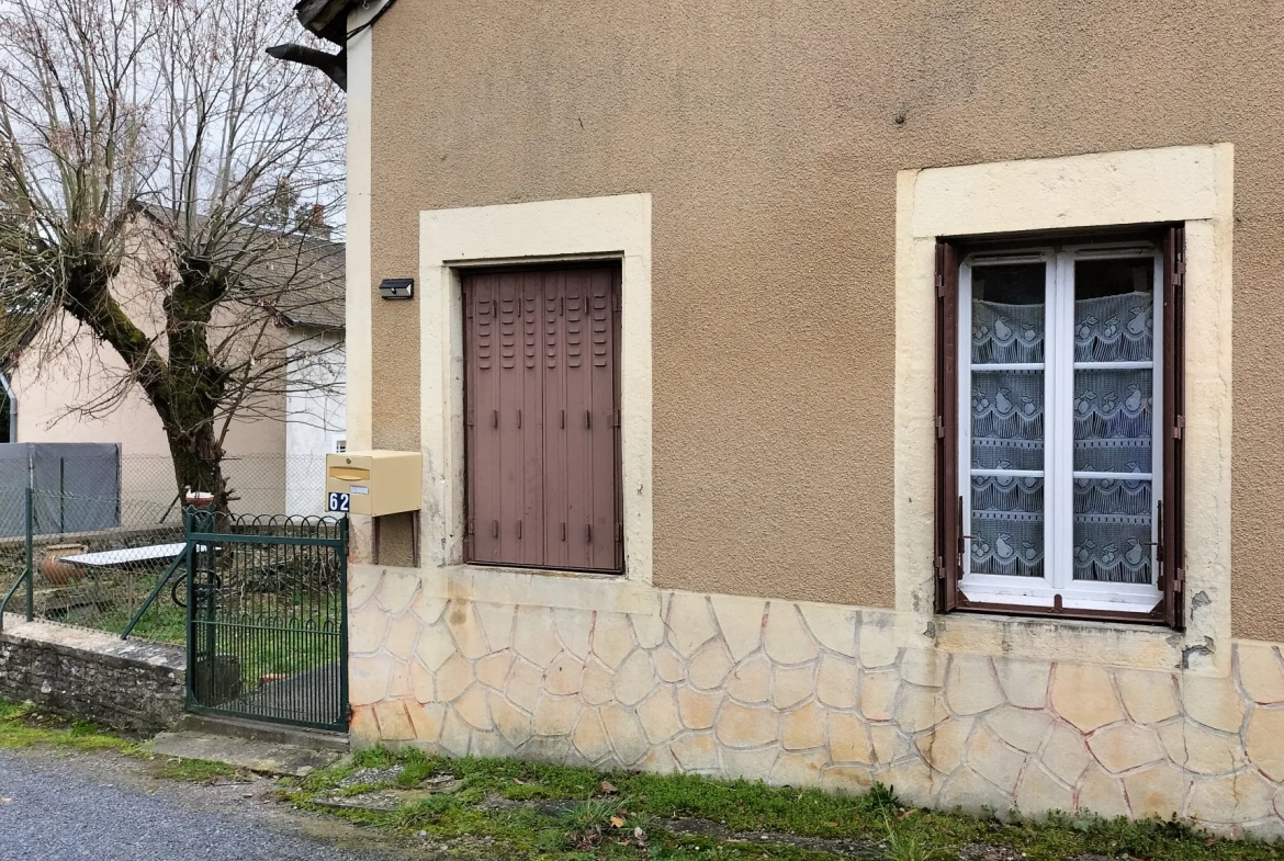 Maison de village à Alluy avec jardin 