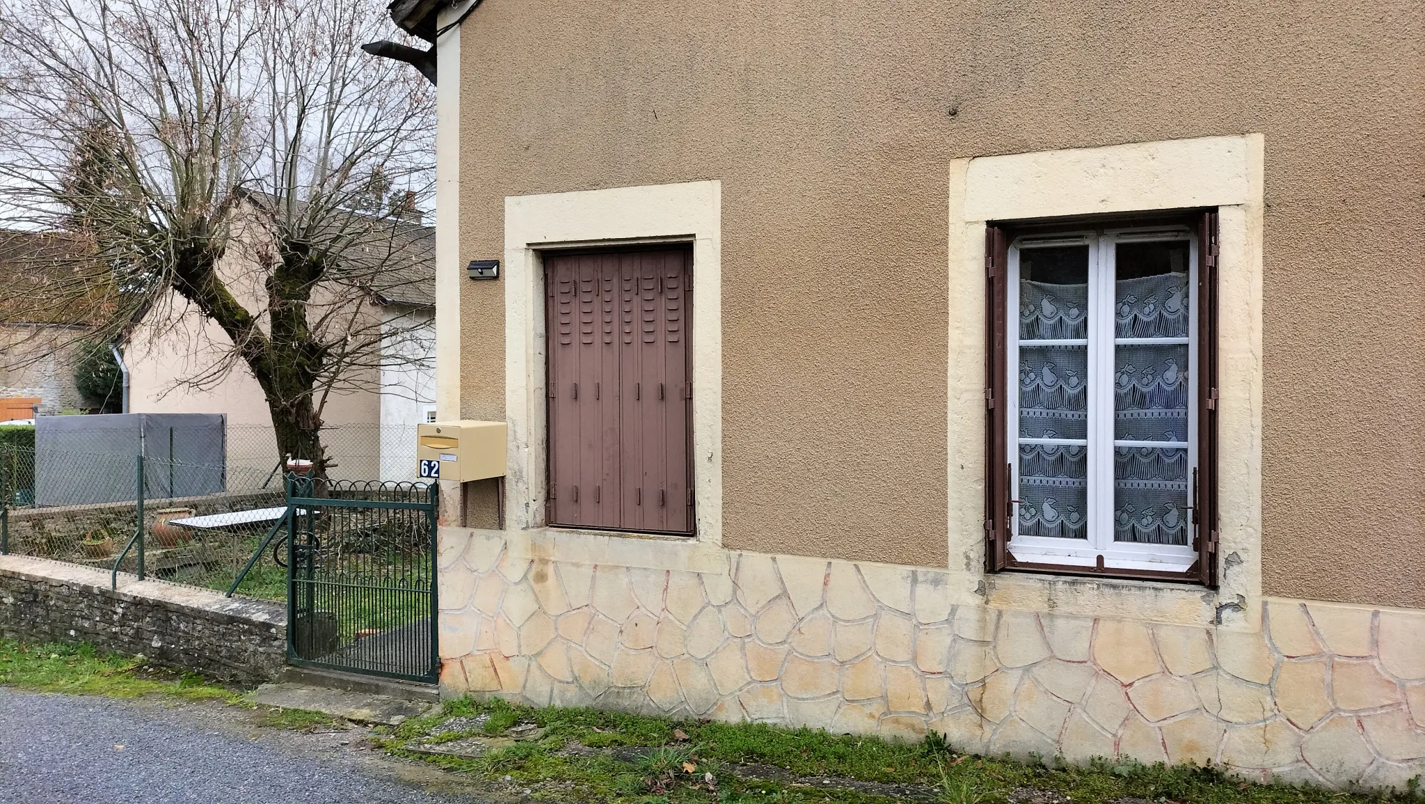 Maison de village à Alluy avec jardin 