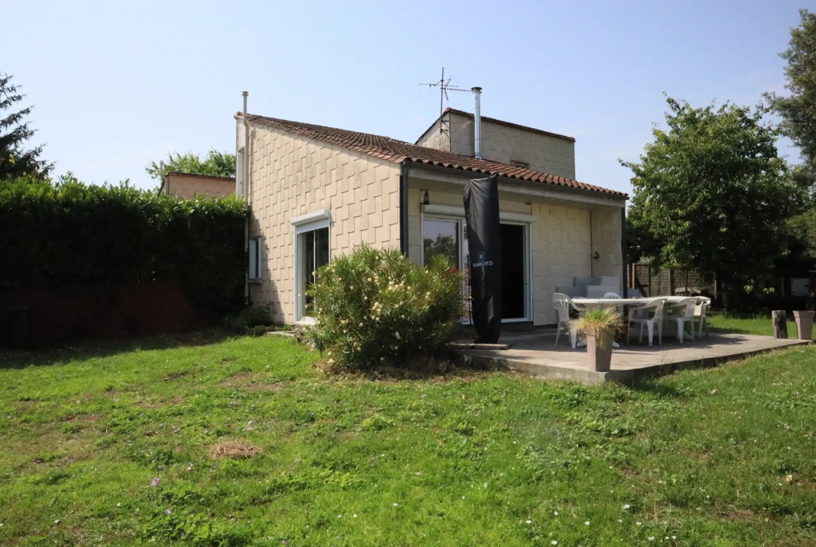 Maison Chaleureuse avec Jardin et Garage à Boutiers Saint-Trojan 