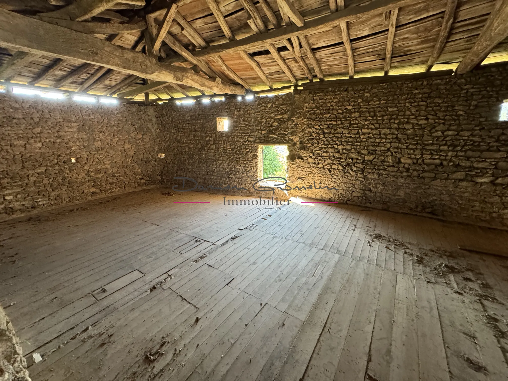 Charmante maison en pierre avec vue dégagée 