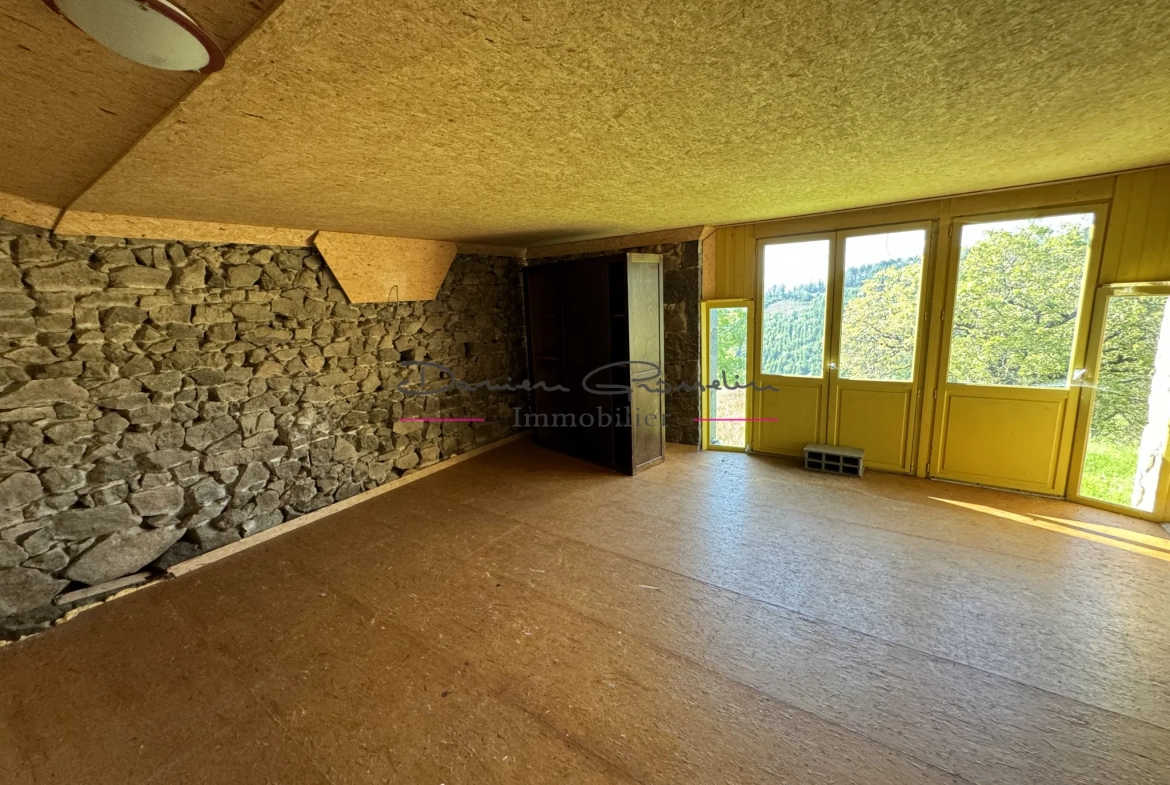 Charmante maison en pierre avec vue dégagée 