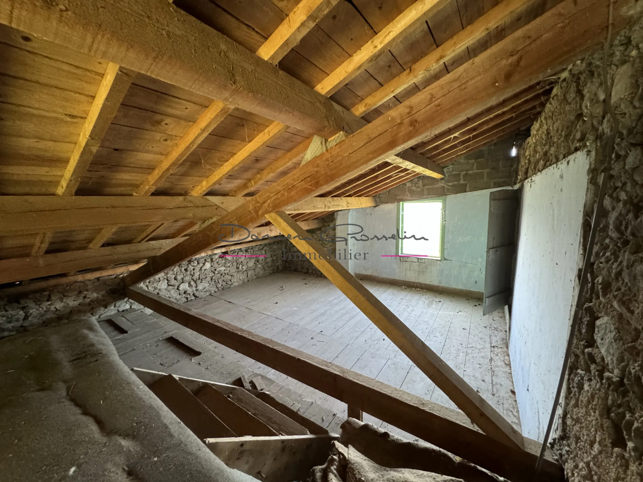 Charmante maison en pierre avec vue dégagée 