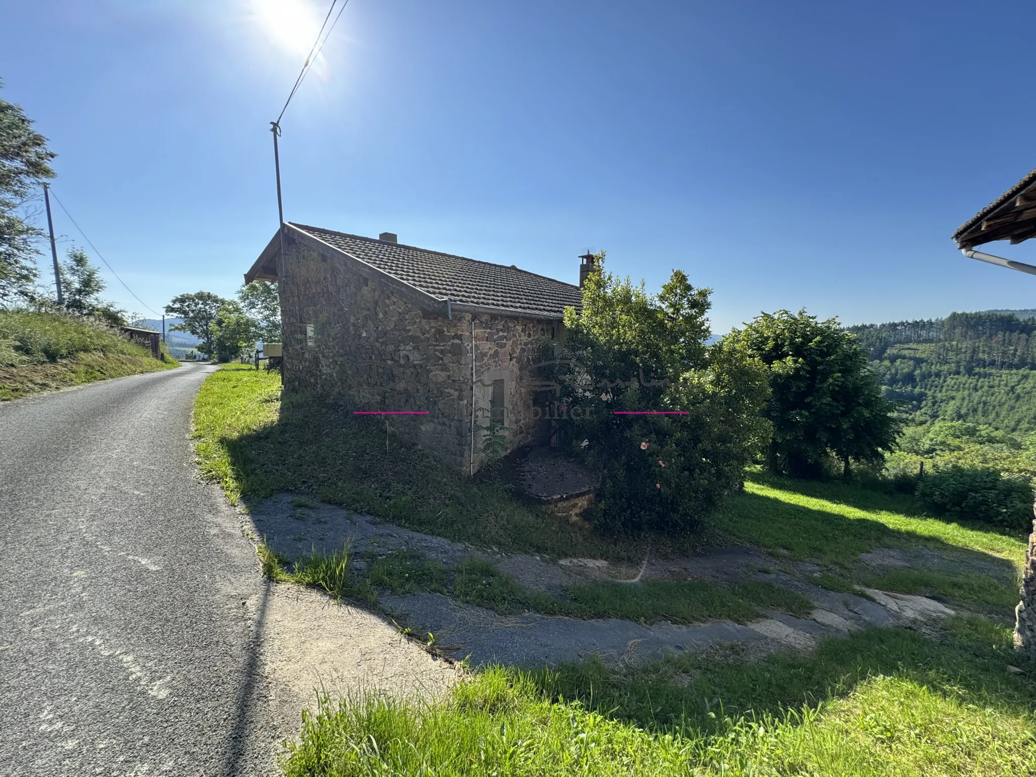 Charmante maison en pierre avec vue dégagée 