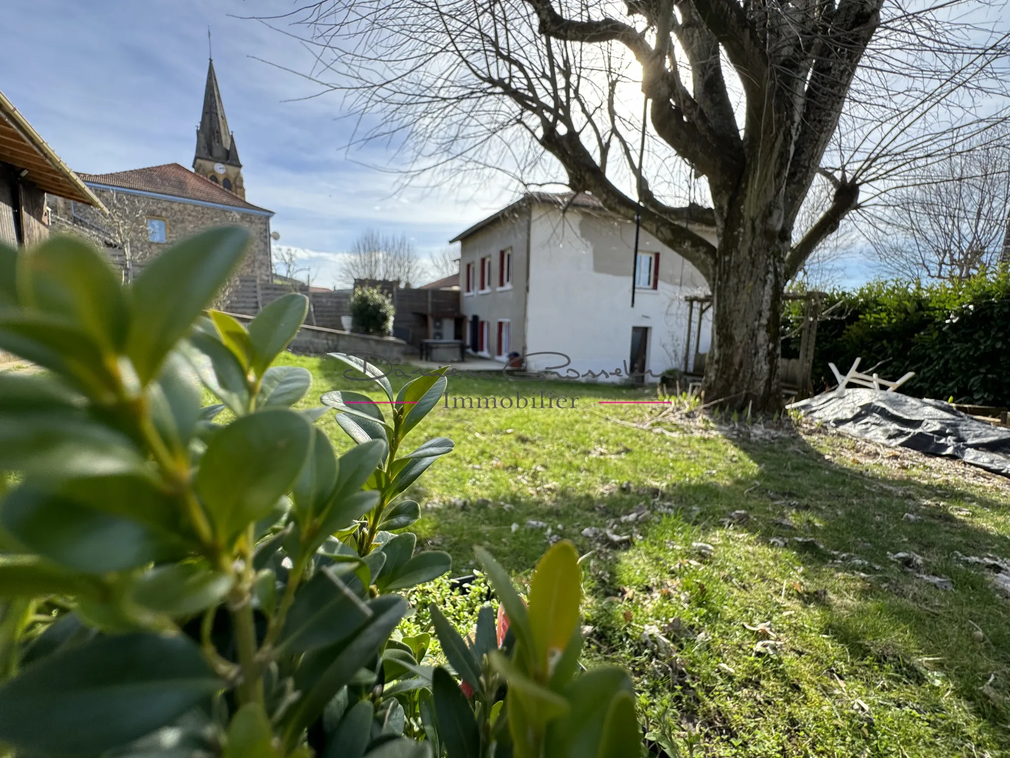 Maison de village 5 pièces et terrain attenant à Tarare 