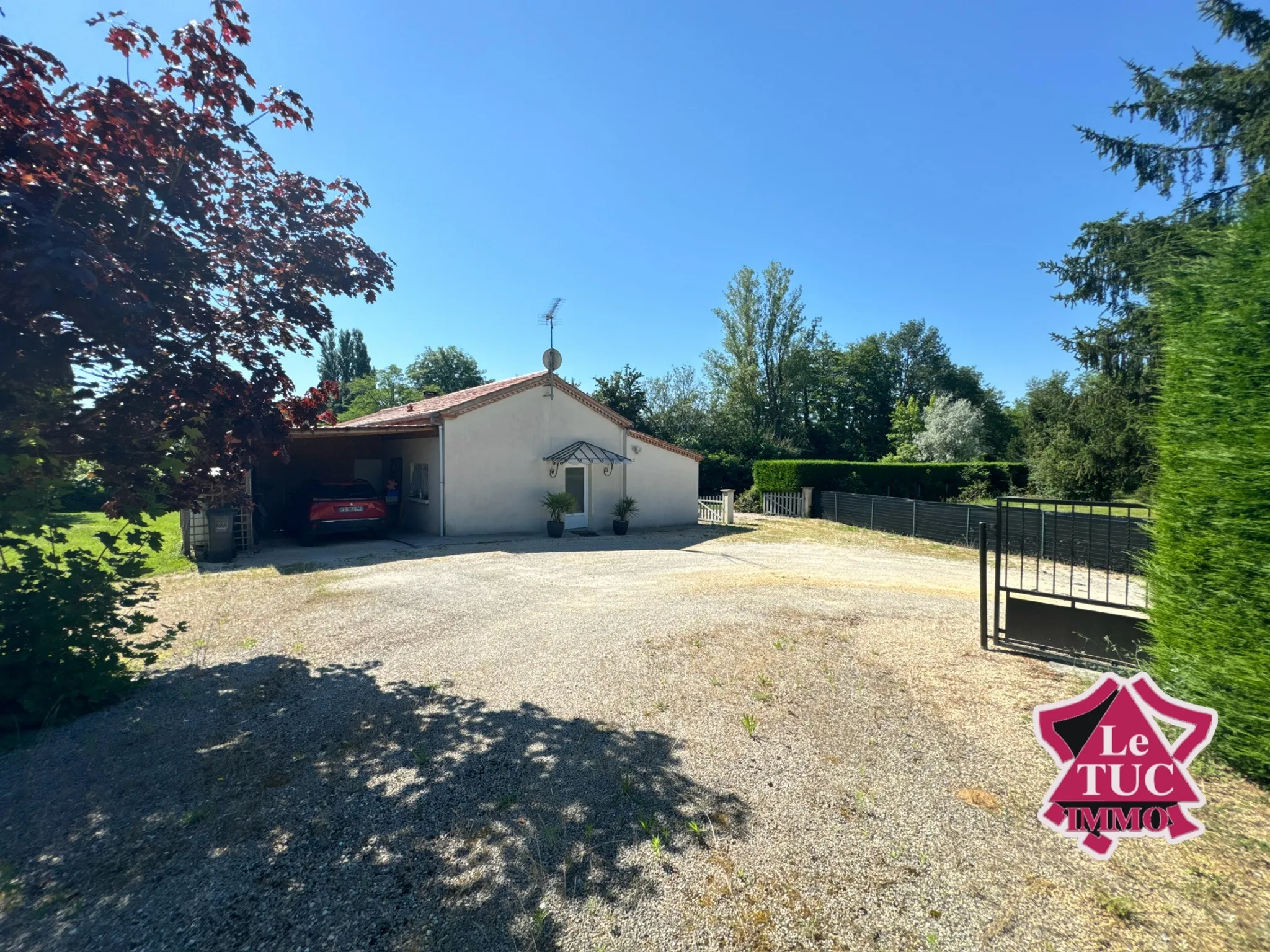 Maison de plain-pied avec piscine et jardin à Villeneuve-sur-Lot 