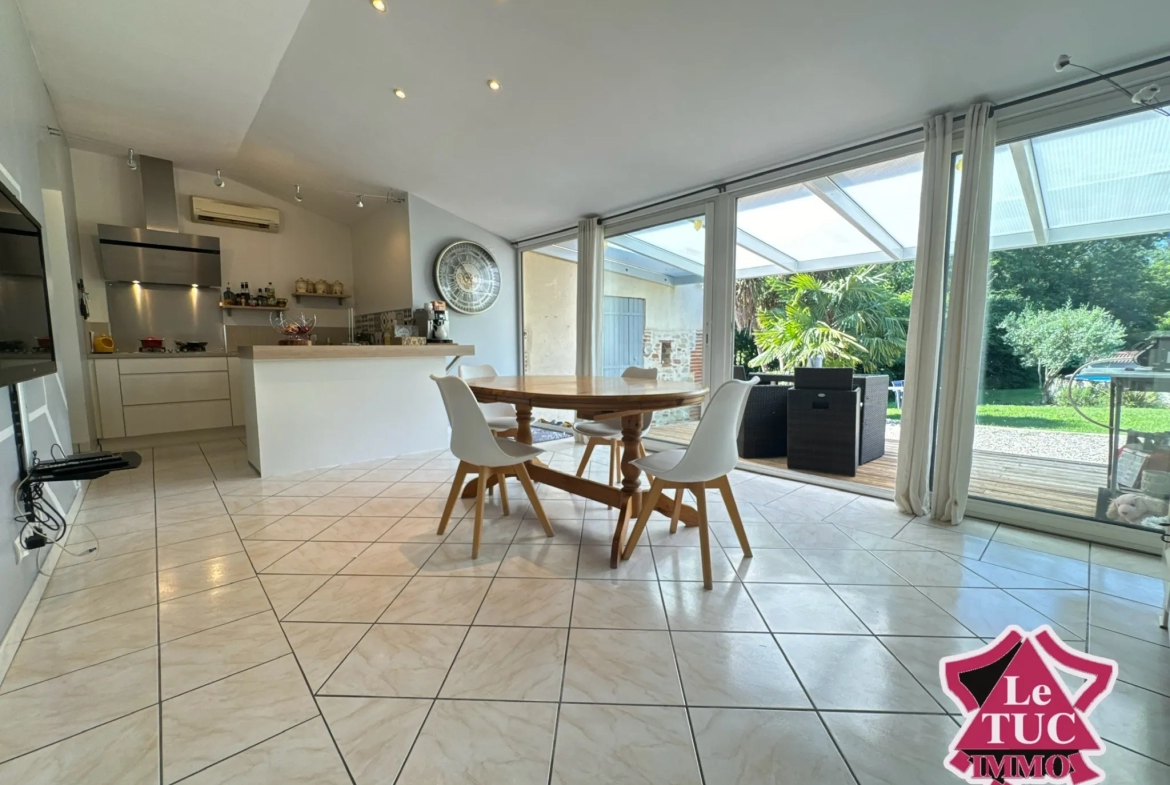 Maison de plain-pied avec piscine et jardin à Villeneuve-sur-Lot 