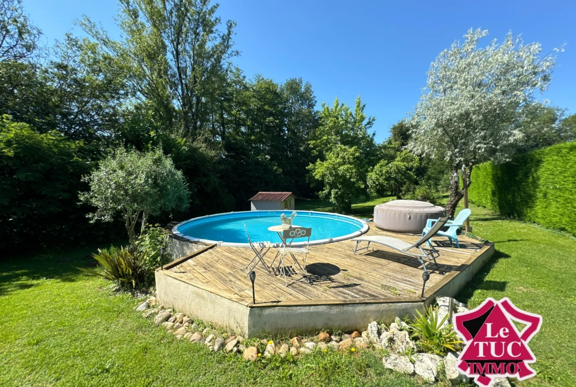 Maison de plain-pied avec piscine et jardin à Villeneuve-sur-Lot 