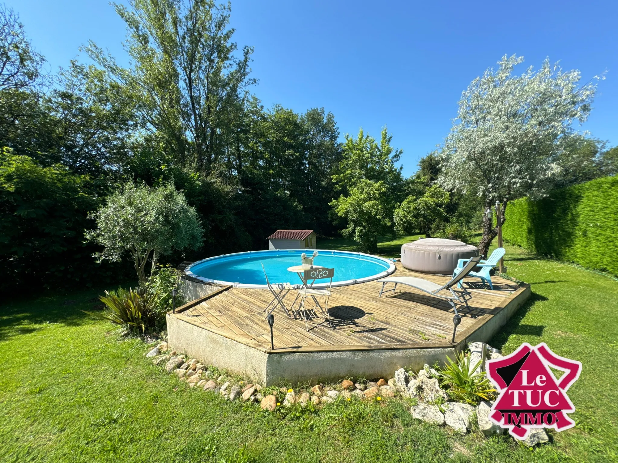 Maison de plain-pied avec piscine et jardin à Villeneuve-sur-Lot 