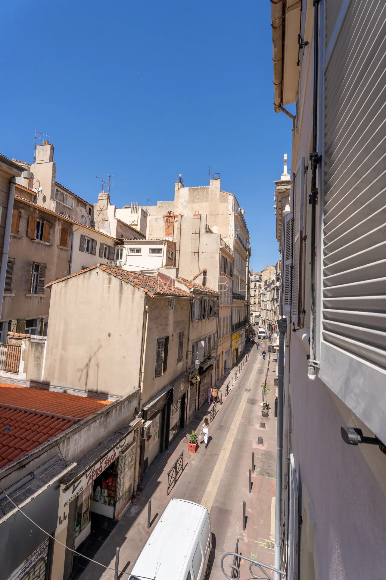 Appartement T3 à Rénover avec Vue sur Toits, Marseille 