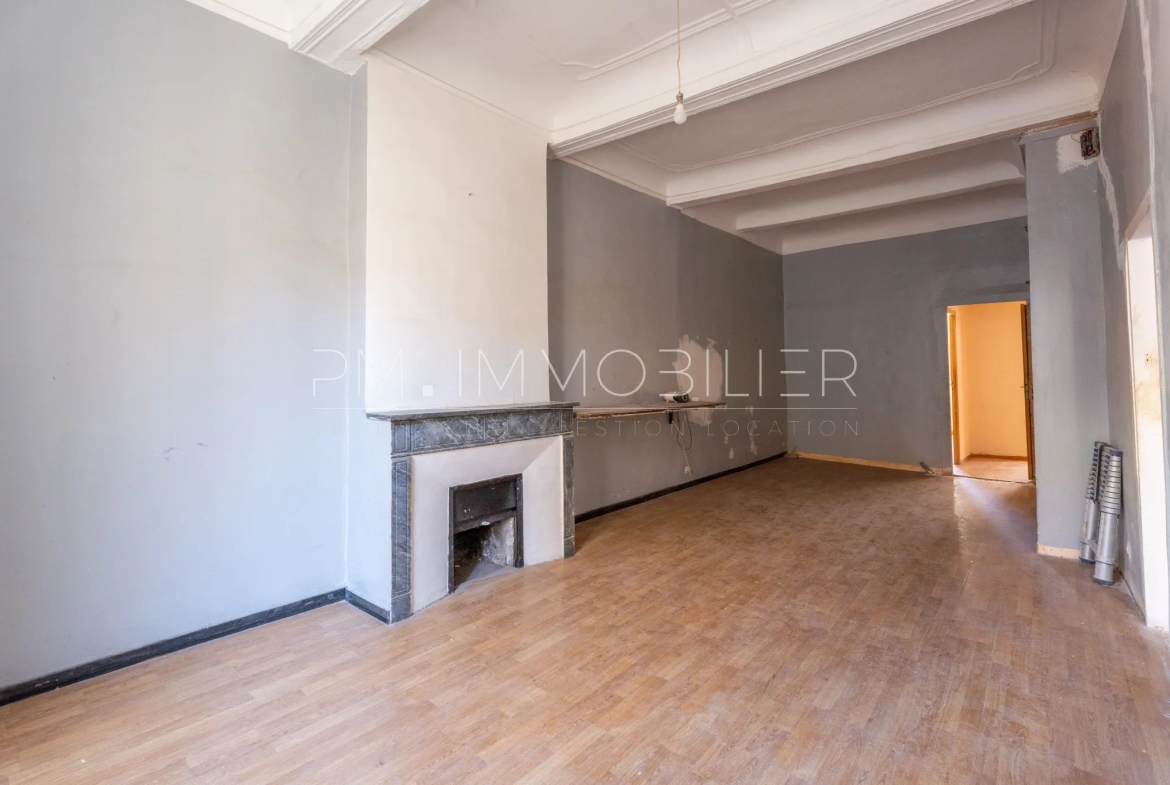 Appartement T3 à Rénover avec Vue sur Toits, Marseille 