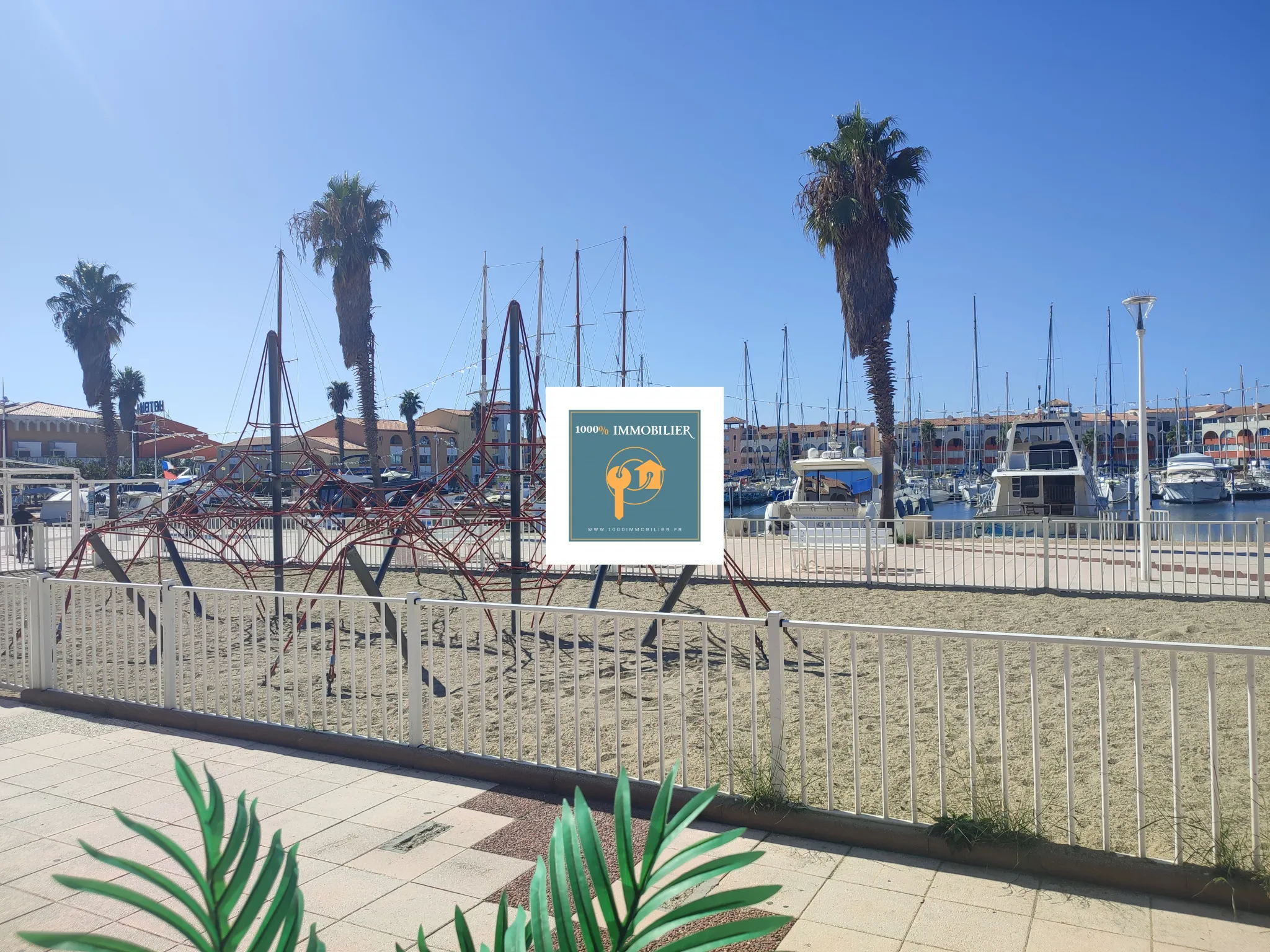 Appartement 41m2 avec vue sur le port de LEUCATE et parking privé 