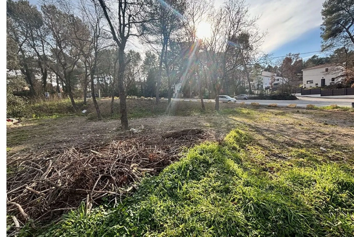 Terrain constructible de 480 m2 à Gréasque 