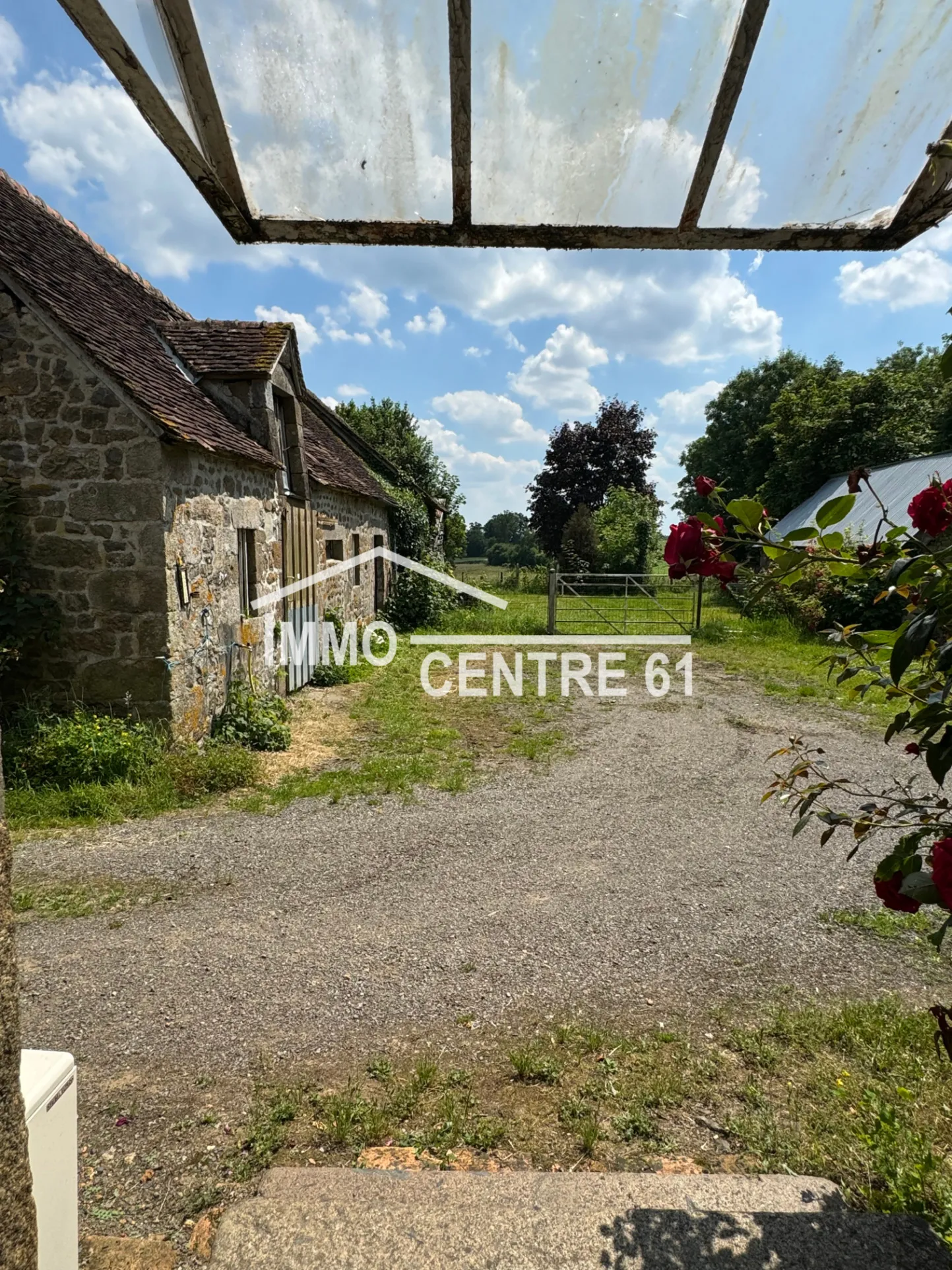 Corps de ferme à rénover au calme à Magny le Désert 