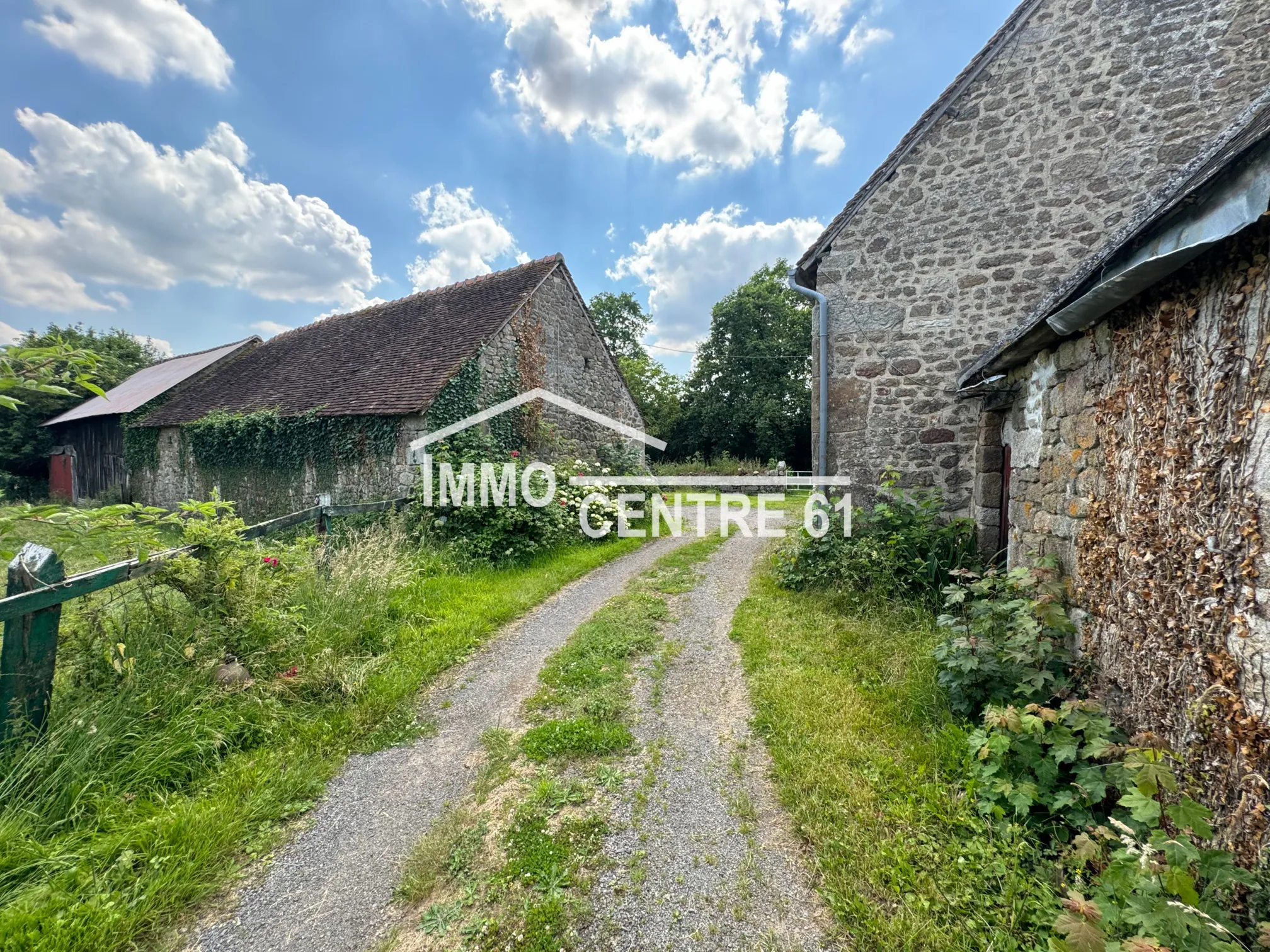 Corps de ferme à rénover au calme à Magny le Désert 