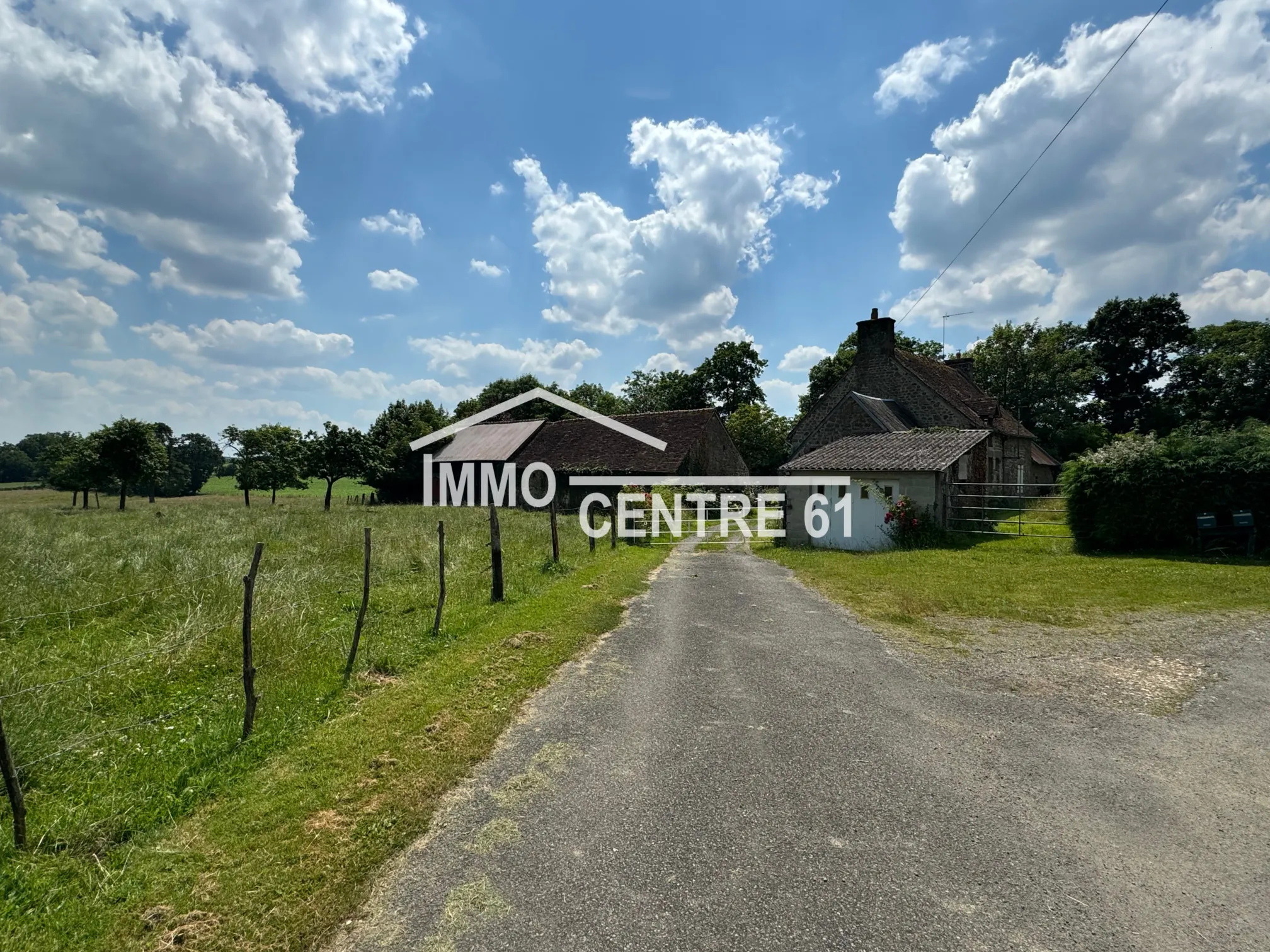 Corps de ferme à rénover au calme à Magny le Désert 