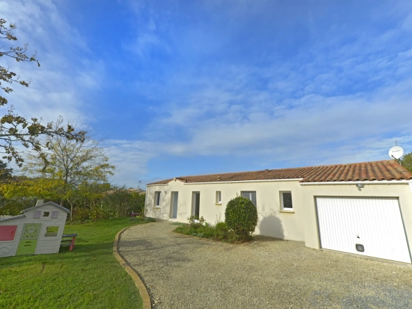Maison récente à Saint-André-de-Lidon avec 3 chambres et jardin paysagé