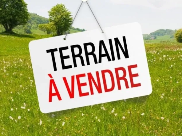 Terrain constructible de 740m2 à Chauvigne