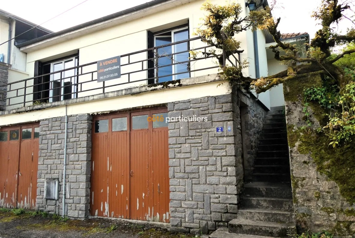 Maison de ville avec jardin et garages à Tulle 