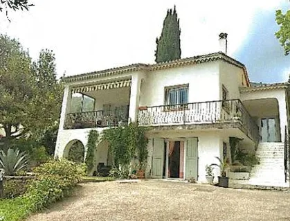 Villa de 250m2 à Grasse avec jardin et piscine