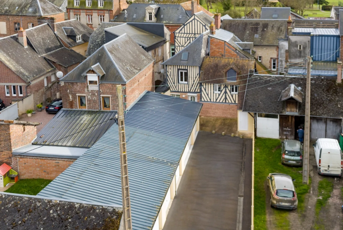 Maison de ville avec 6 box à Livarot 