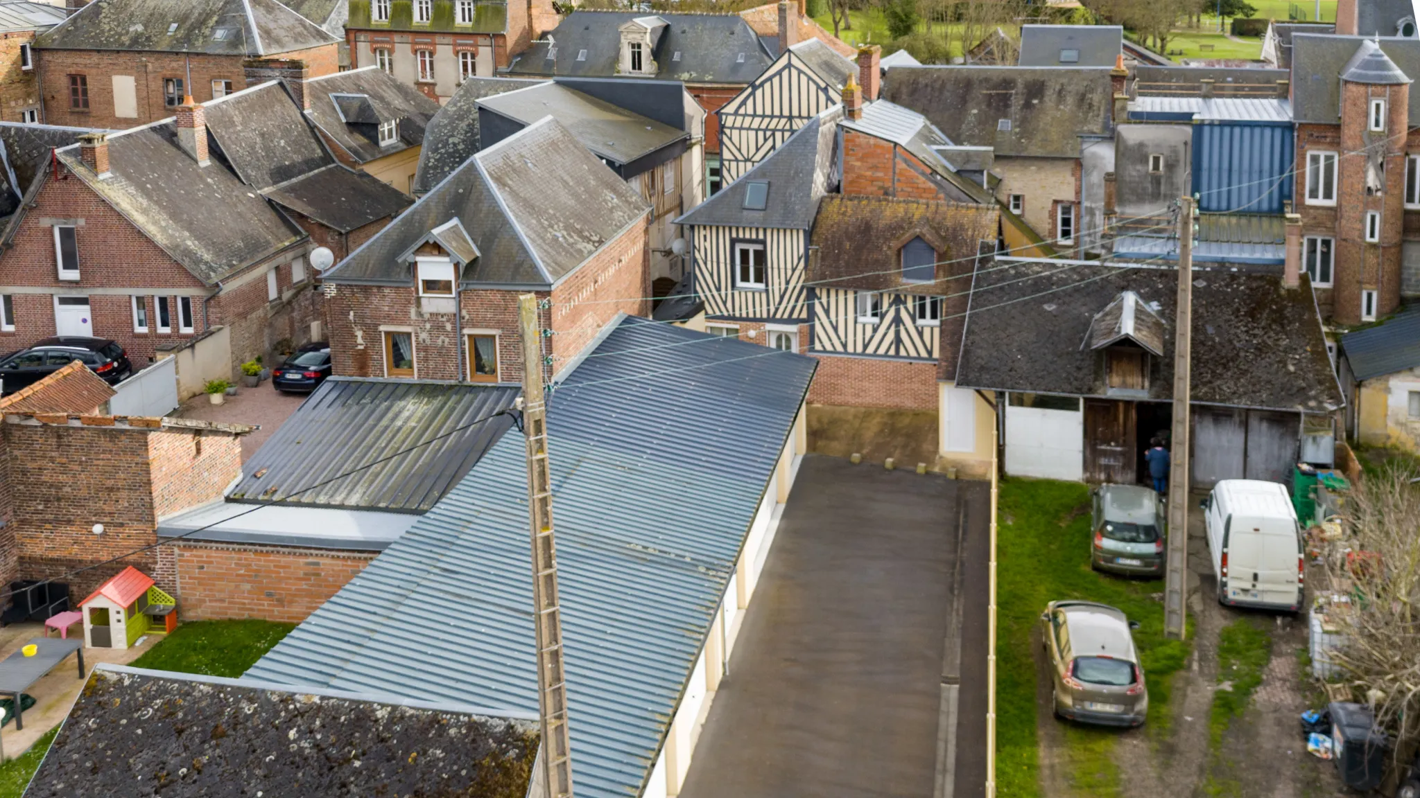 Maison de ville avec 6 box à Livarot 