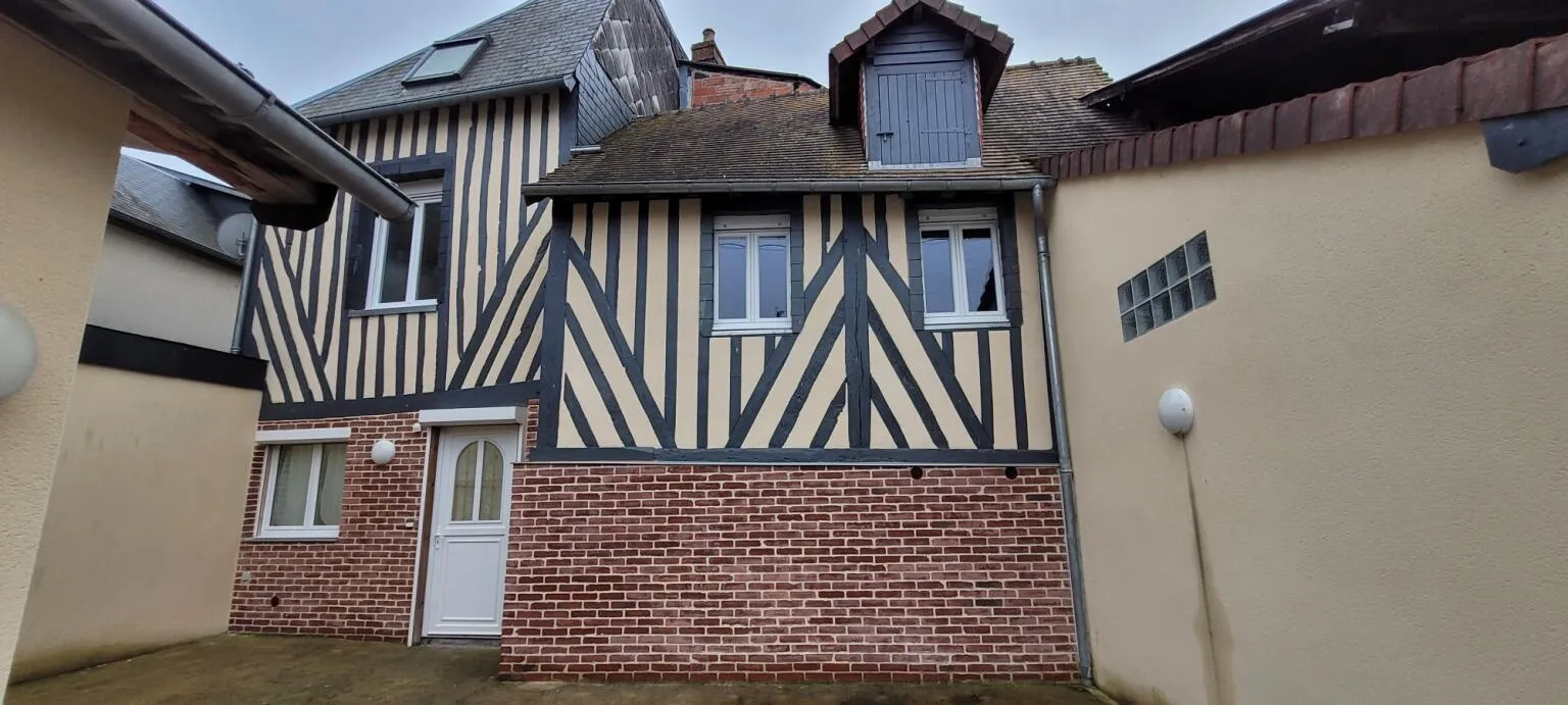 Maison de ville avec 6 box à Livarot 