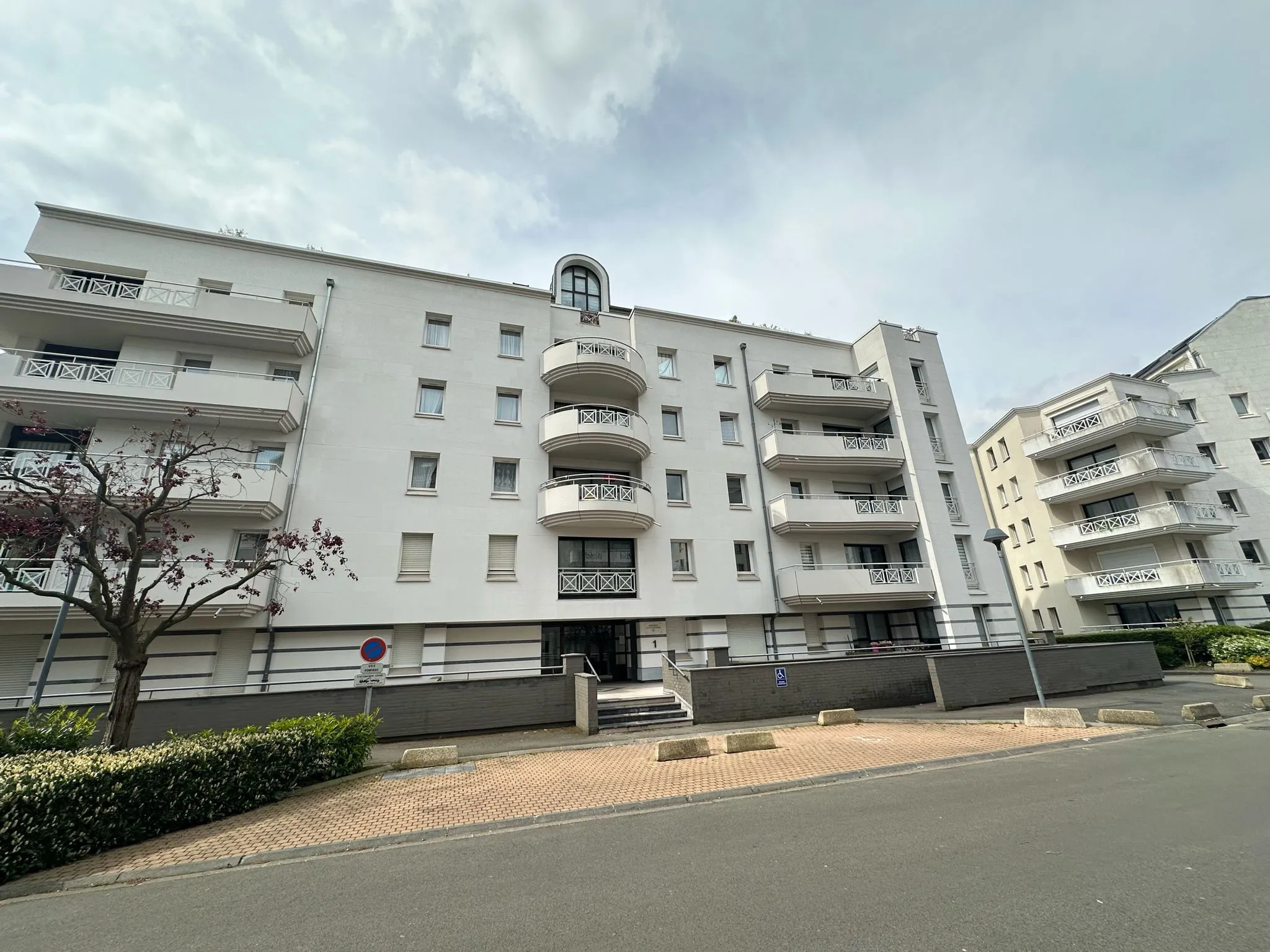 Appartement T3 avec terrasse et parking à La Madeleine 